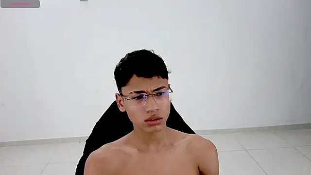 Im david02 online show from April 18, 2026, 4:00 pm