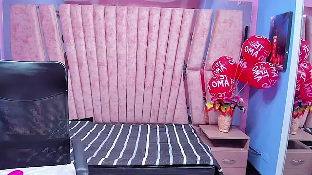 sarah sweett  online show from December 21, 2025, 3:08 pm