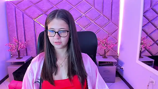 sarah sweett  online show from July 18, 2026, 4:22 pm