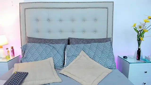 Emilysweet2 online show from November 4, 2025, 5:56 pm