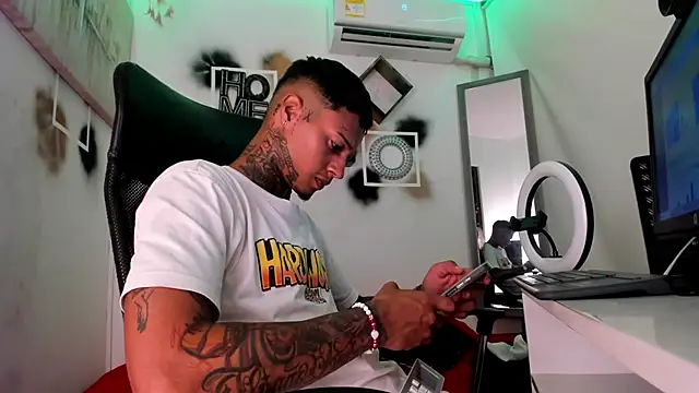 The boy dreams1 online show from October 20, 2025, 2:01 am