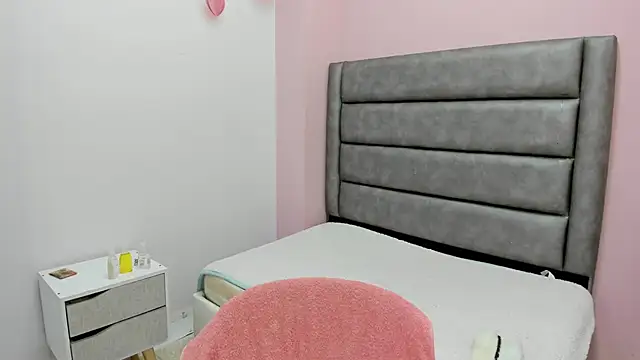 lorerivas online show from November 11, 2025, 1:55 pm