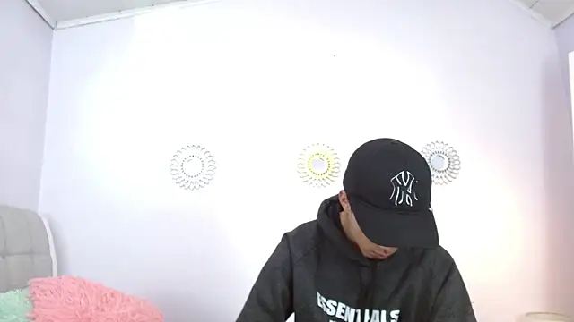 Hottie Guy online show from November 24, 2025, 5:56 pm