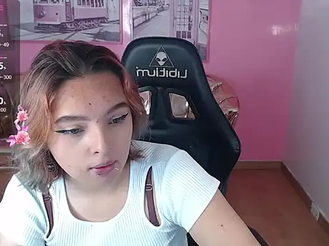 mia foster t online show from October 31, 2025, 2:18 pm