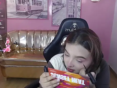 mia foster t online show from November 7, 2025, 12:38 pm