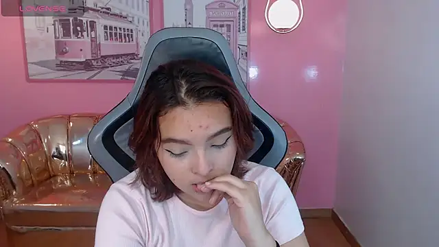 Snapshot of mia_foster_t chatting on December 19, 2025, 12:45 pm mia foster t online show from December 19, 2025, 12:45 pm