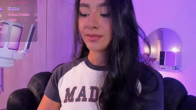 Snapshot of anne_leee chatting on July 27, 2026, 12:06 am anne leee online show from July 27, 2026, 12:06 am