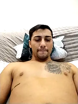 gooddboy01 online show from November 8, 2025, 9:46 pm