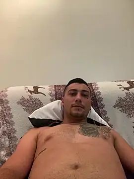 gooddboy01 online show from April 14, 2026, 2:12 pm