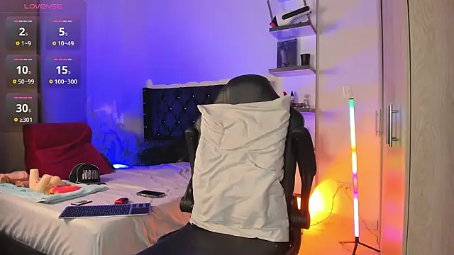 Snapshot of _Duriel chatting on February 3, 2026, 6:57 pm Duriel online show from February 3, 2026, 6:57 pm