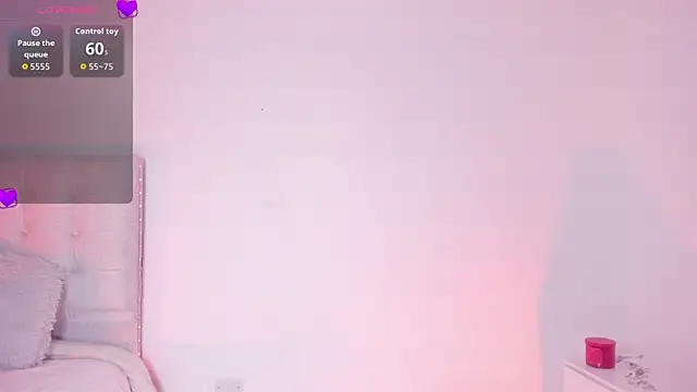 Snapshot of clover_tter_ chatting on October 26, 2025, 3:45 am clover tter online show from October 26, 2025, 3:45 am