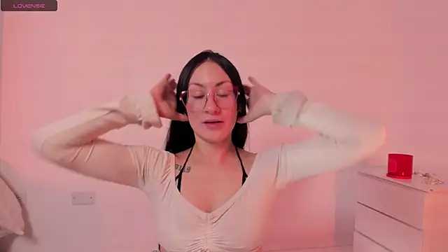 Snapshot of clover_tter_ chatting on November 12, 2025, 4:07 pm clover tter online show from November 12, 2025, 4:07 pm