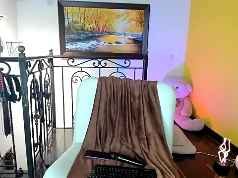 Zulyhenao online show from November 8, 2025, 9:53 am