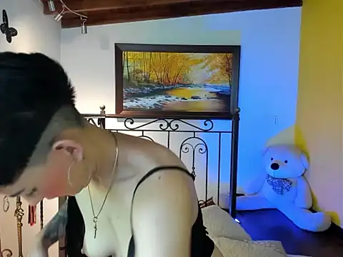 Zulyhenao online show from November 27, 2025, 11:34 am