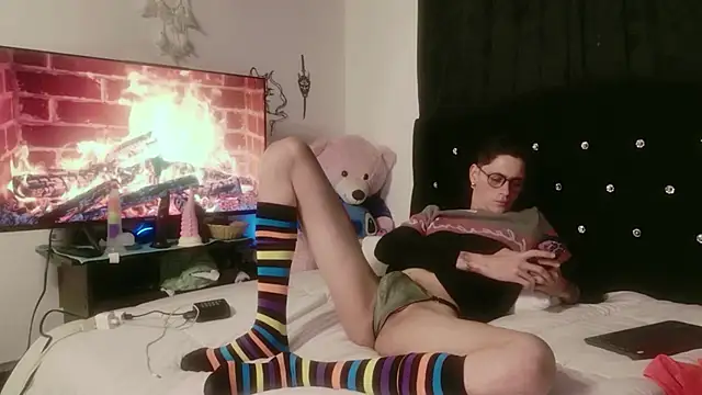 Tyler cat online show from November 5, 2025, 1:33 pm