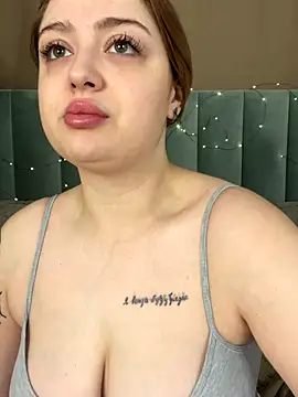 KellyMoors online show from October 19, 2025, 1:28 am