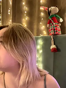 KellyMoors online show from December 20, 2025, 1:34 am