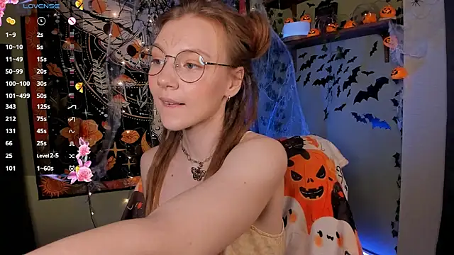 lyra thenymph online show from October 30, 2025, 11:33 am