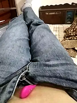 Snapshot of Lili_2love chatting on October 30, 2025, 12:45 am Lili 2love online show from October 30, 2025, 12:45 am