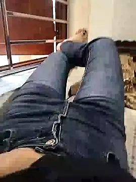 Snapshot of Lili_2love chatting on November 11, 2025, 2:00 am Lili 2love online show from November 11, 2025, 2:00 am