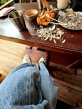 Snapshot of Lili_2love chatting on November 12, 2025, 1:39 am Lili 2love online show from November 12, 2025, 1:39 am