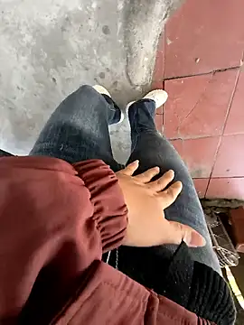 Snapshot of Lili_2love chatting on November 20, 2025, 2:12 am Lili 2love online show from November 20, 2025, 2:12 am