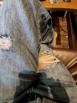 Snapshot of Lili_2love chatting on November 21, 2025, 1:15 am Lili 2love online show from November 21, 2025, 1:15 am