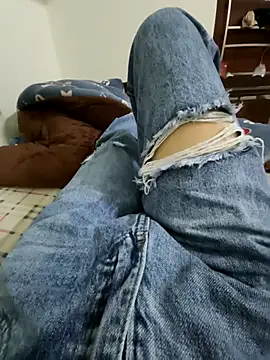 Snapshot of Lili_2love chatting on December 2, 2025, 1:11 am Lili 2love online show from December 2, 2025, 1:11 am