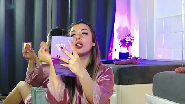 BellaDavey online show from October 7, 2025, 7:55 pm