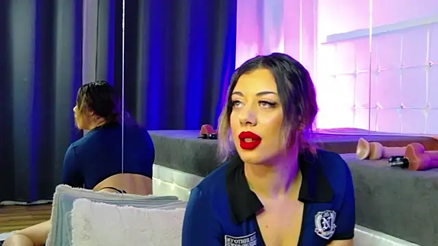 BellaDavey online show from October 10, 2025, 7:35 pm