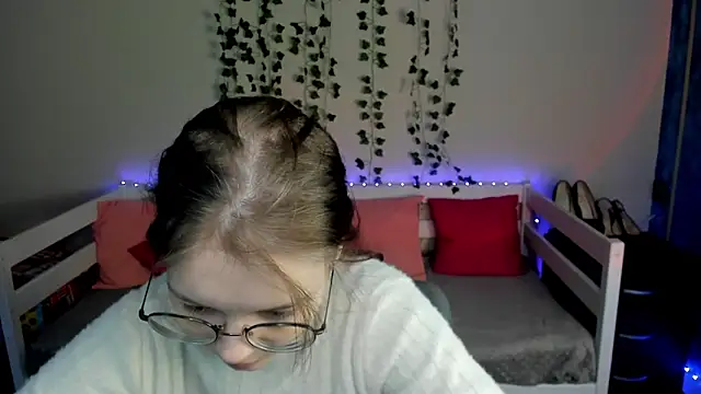 shy elina01 online show from October 21, 2025, 10:27 am