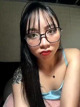 Linh5790 online show from October 8, 2025, 5:10 pm
