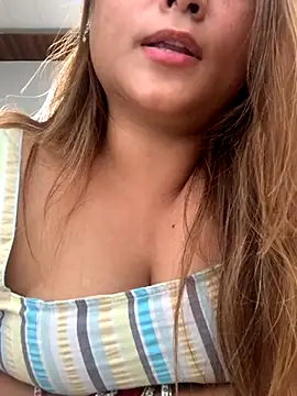 hottylover03 online show from October 13, 2025, 8:03 am