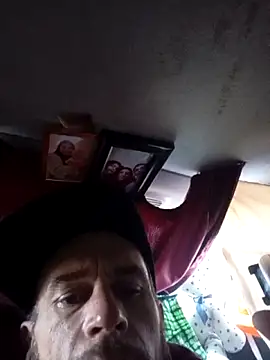 LetMeLiqU online show from October 24, 2025, 10:50 pm