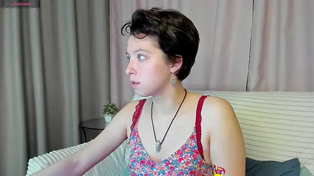 Sara Frayer online show from December 3, 2025, 1:57 am