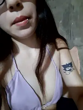 Snapshot of miaahot69 chatting on February 8, 2026, 8:40 am miaahot69 online show from February 8, 2026, 8:40 am