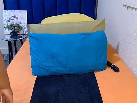 SweetJuicyPussy97 online show from July 27, 2026, 7:10 pm