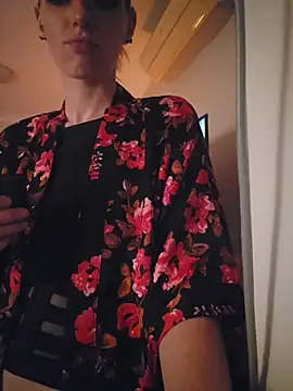 Snapshot of lonely_Cosplay_chick chatting on October 25, 2025, 1:18 pm lonely Cosplay chick online show from October 25, 2025, 1:18 pm