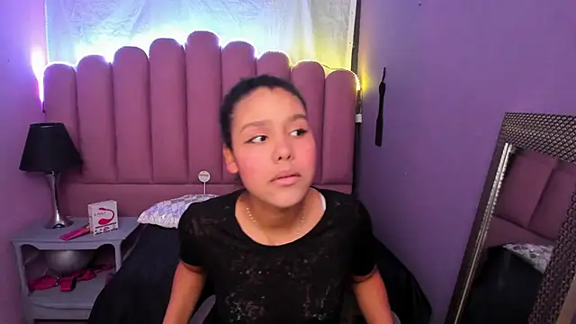 AriaVega online show from November 7, 2025, 11:43 am