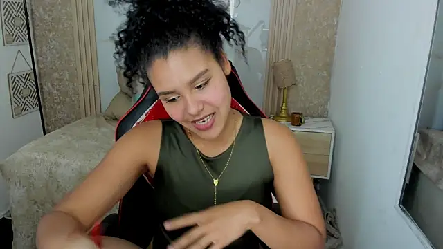 AriaVega online show from May 26, 2026, 2:24 pm