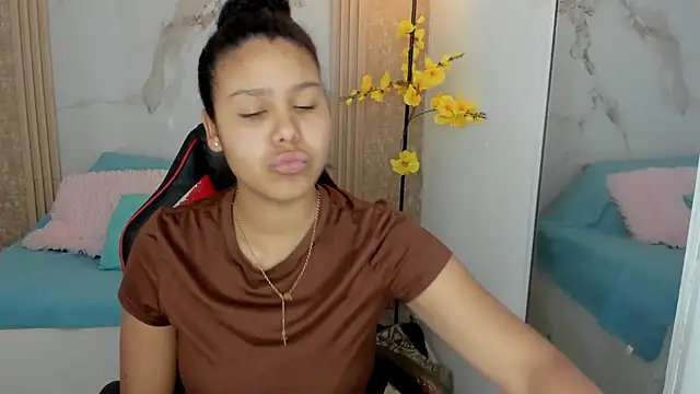 AriaVega online show from July 3, 2026, 2:01 pm