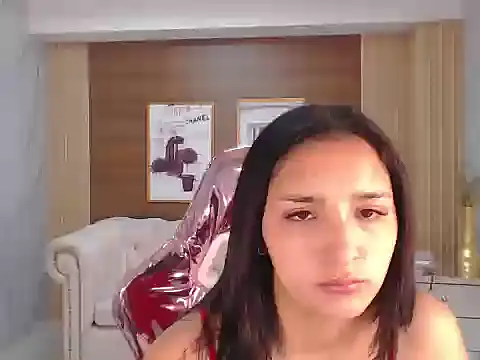 claudina s online show from October 16, 2025, 1:12 pm