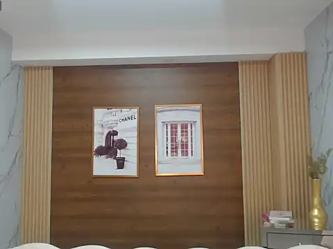 claudina s online show from October 17, 2025, 1:03 pm