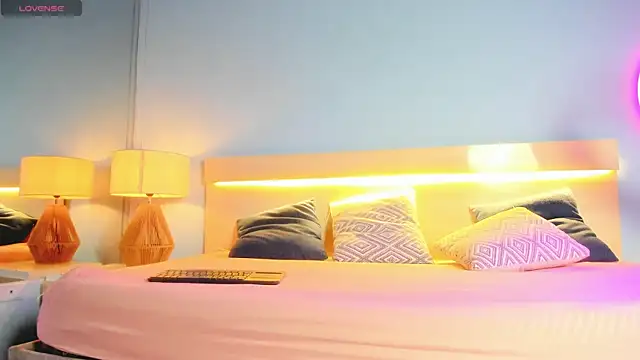 susygonzalez online show from October 17, 2025, 4:48 am
