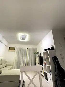 L-pink-1230 online show from October 5, 2025, 6:28 pm