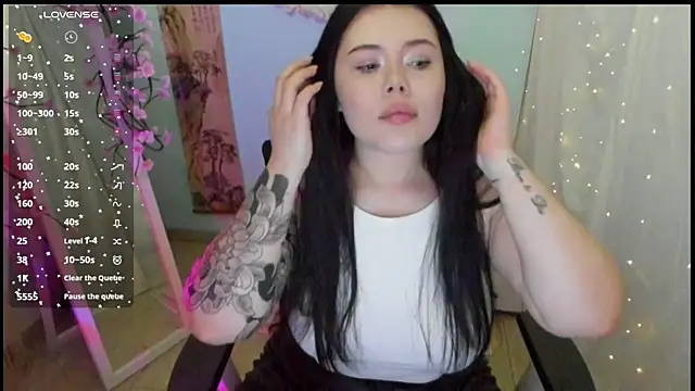 Mona Esty online show from April 9, 2026, 6:13 am