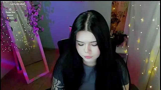 Snapshot of Mona_Esty chatting on May 7, 2026, 6:19 am Mona Esty online show from May 7, 2026, 6:19 am