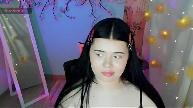 Mona Esty online show from August 3, 2026, 9:04 am