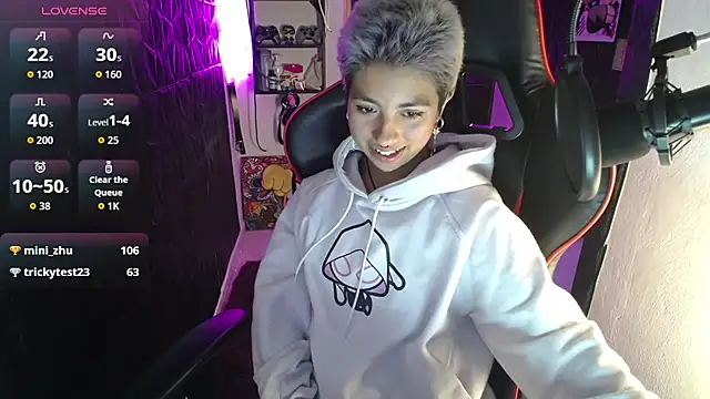 lunarichy22 online show from January 5, 2026, 5:27 pm