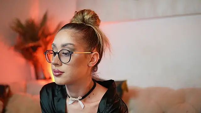 AileenKiss online show from December 19, 2025, 9:33 pm